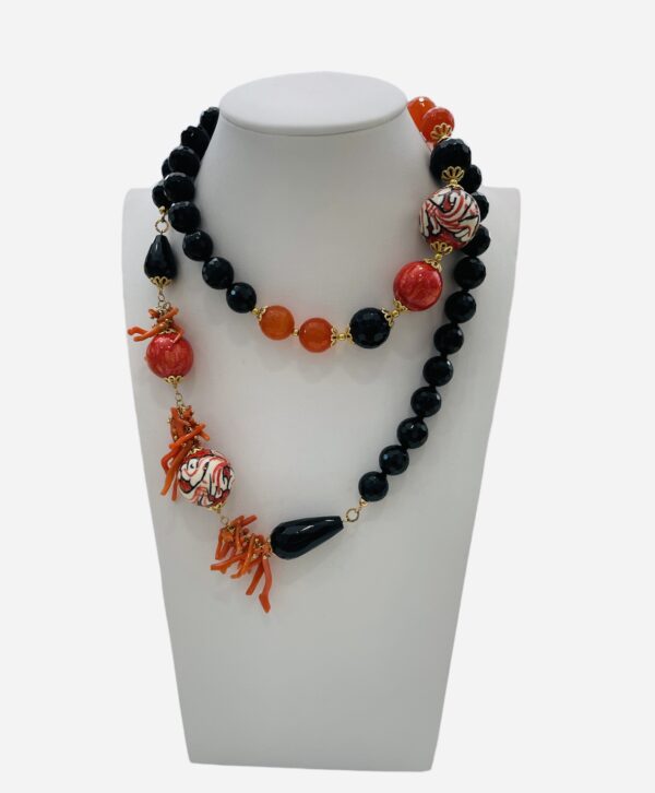 Collana di Caltagirone nera e corallo - immagine 2